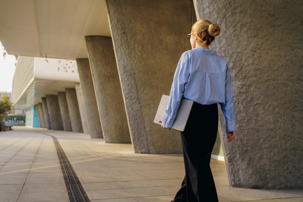 Zarządzanie nieruchomościami, choć może wydawać się czynnością rutynową, niesie za sobą szereg odpowiedzialności i potencjalnych ryzyk