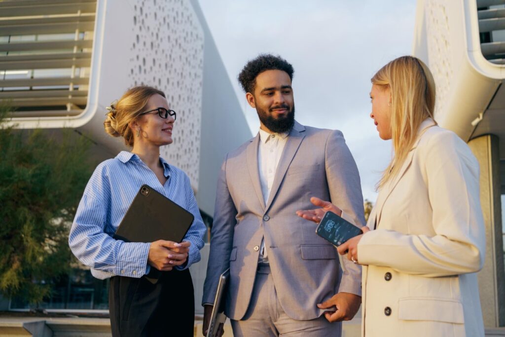 Zarządzanie nieruchomościami, choć może wydawać się czynnością rutynową, niesie za sobą szereg odpowiedzialności i potencjalnych ryzyk