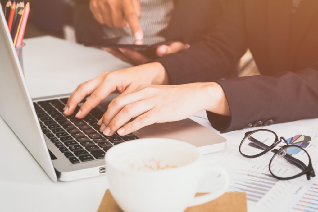 W dobie globalizacji i ciągłego rozwoju technologii, komunikacja międzykulturowa staje się coraz ważniejsza