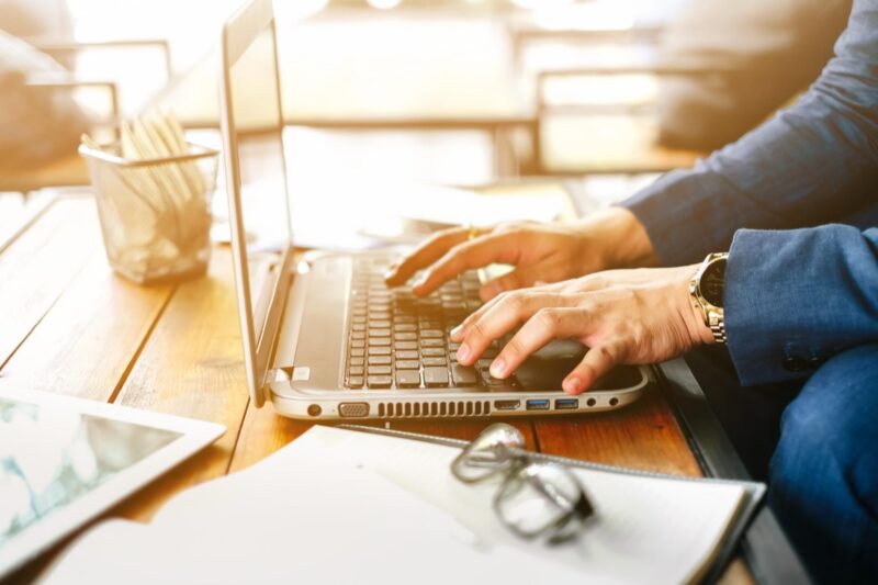 Dlaczego warto zatrudnić tłumacza do przekładów technicznych z polskiego na angielski?