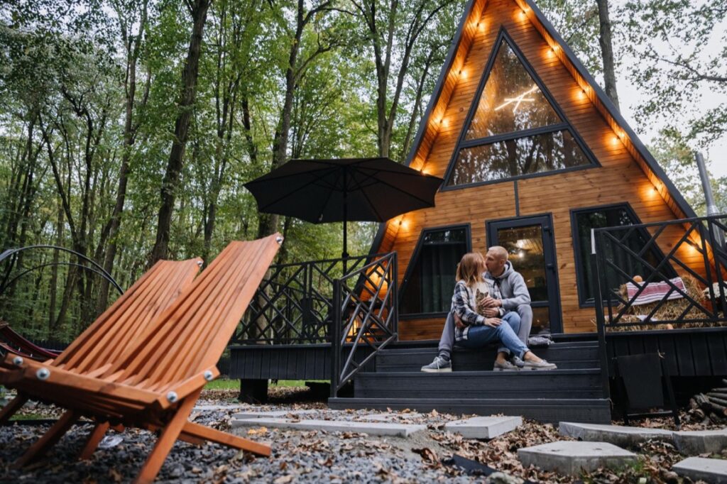 Tereny nadwodne, szczególnie te przy jeziorach, cieszą się ogromnym zainteresowaniem zarówno wśród inwestorów, jak i osób szukających miejsca na budowę domu lub oazy wypoczynkowej