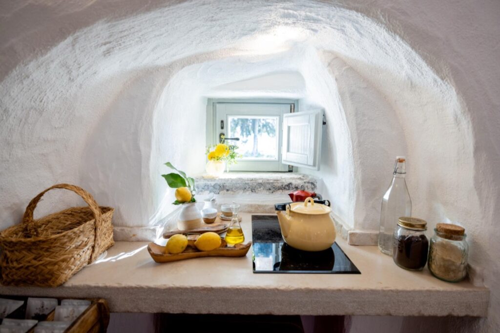 Alicante, położone na południowo-wschodnim wybrzeżu Hiszpanii, jest jednym z tych miejsc, które zdają się mieć wszystko, czego można oczekiwać od idealnego miejsca wypoczynkowego